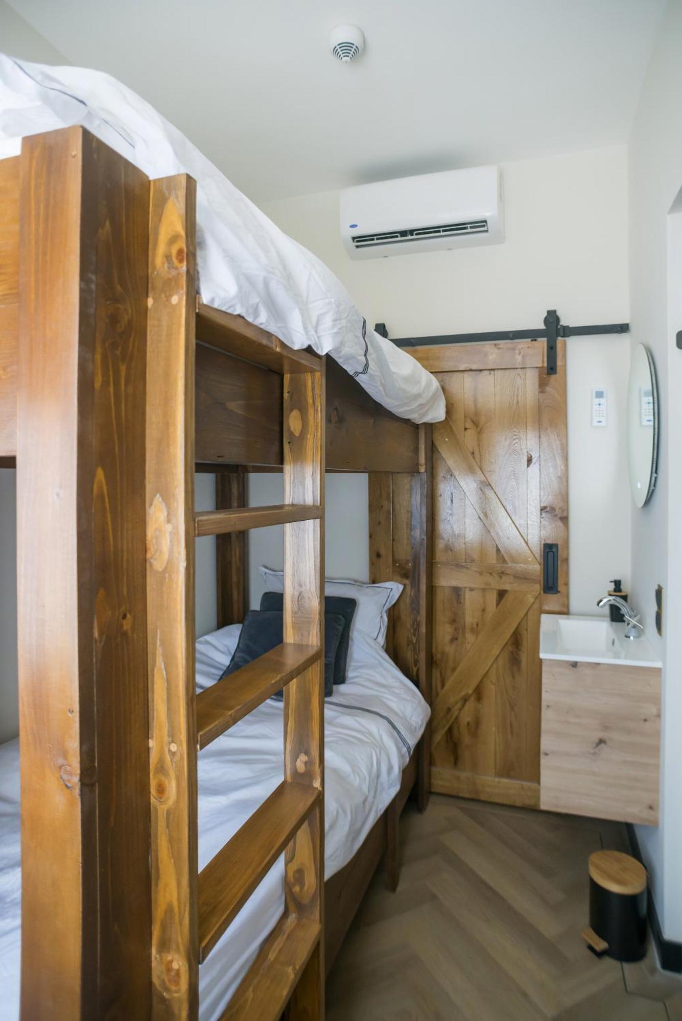 Petite With Wifi, Ac, And Shared Kitchen Appartement Tilburg
